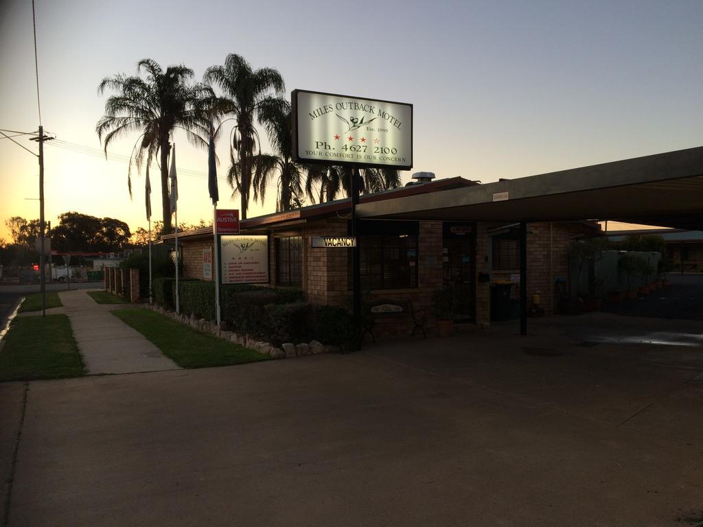 Miles Outback Motel エクステリア 写真