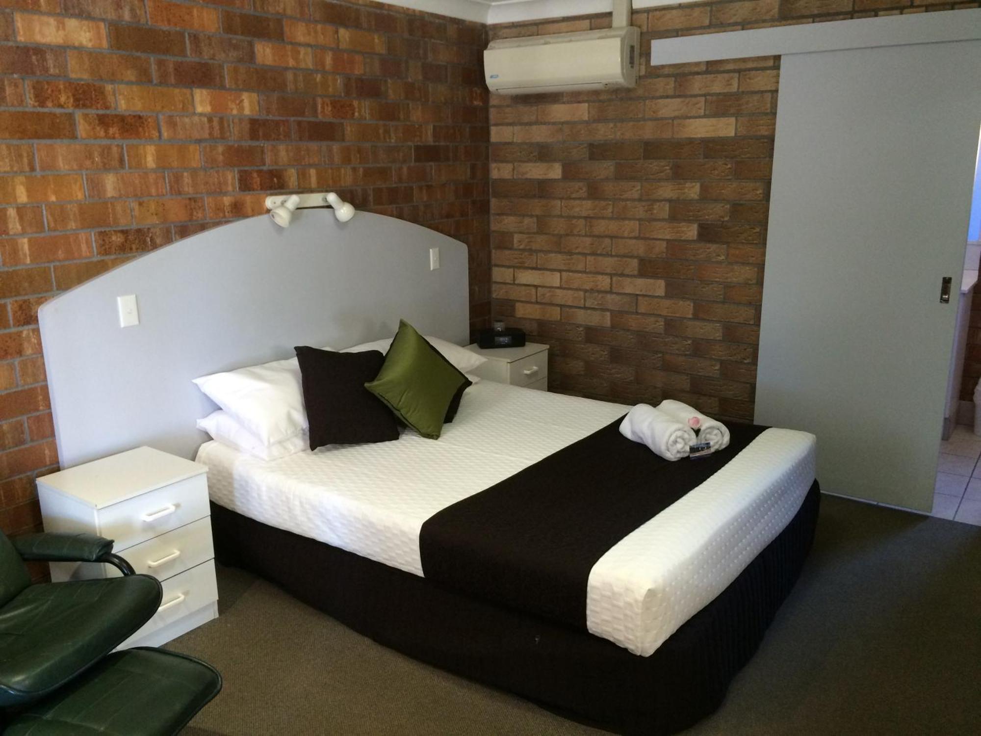 Miles Outback Motel エクステリア 写真
