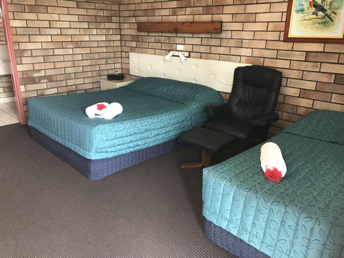 Miles Outback Motel エクステリア 写真
