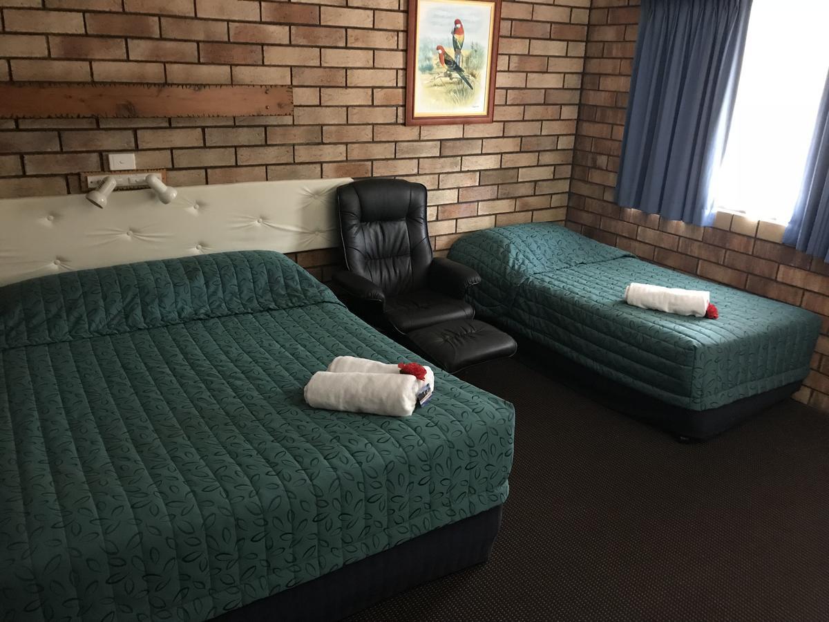 Miles Outback Motel エクステリア 写真